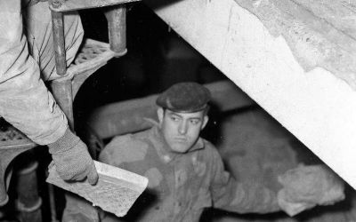 Il trasferimento dei libri con l’aiuto i militari dell’Esercito Italiano