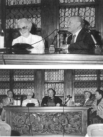 Convegno "La letteratura in 101 anni di cinema" (1997). In alto: Suso Cecchi D'Amico con Raffaele La Capria. In basso da sinistra: Enzo Siciliano, Suso Cecchi D'Amico, Bernanrdo Bertolucci, Guido Fink, Tullio Kezich.