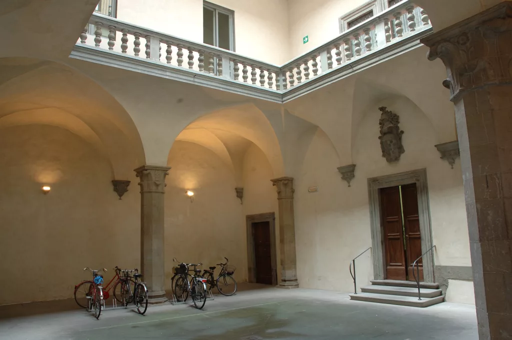 Corte interna Palazzo Corsini Suarez, via maggio 42